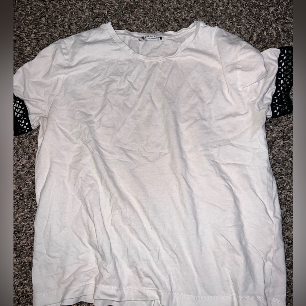 Zara women’s size Small white t-shirt with black details